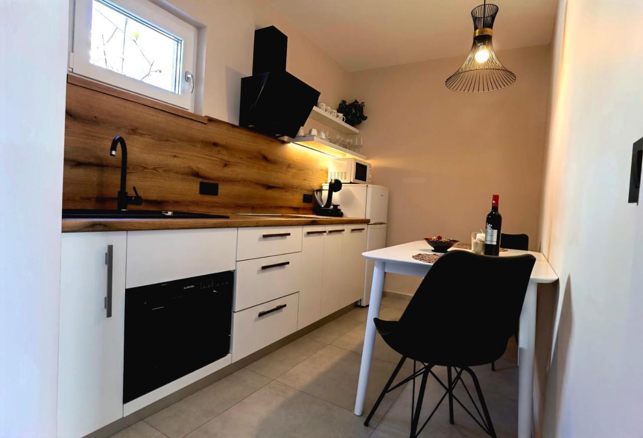 Stay In The Very Heart Of Porec - 50M To The Beach מראה חיצוני תמונה